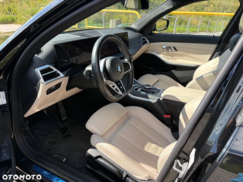 BMW Seria 3 330i xDrive M Sport - 9