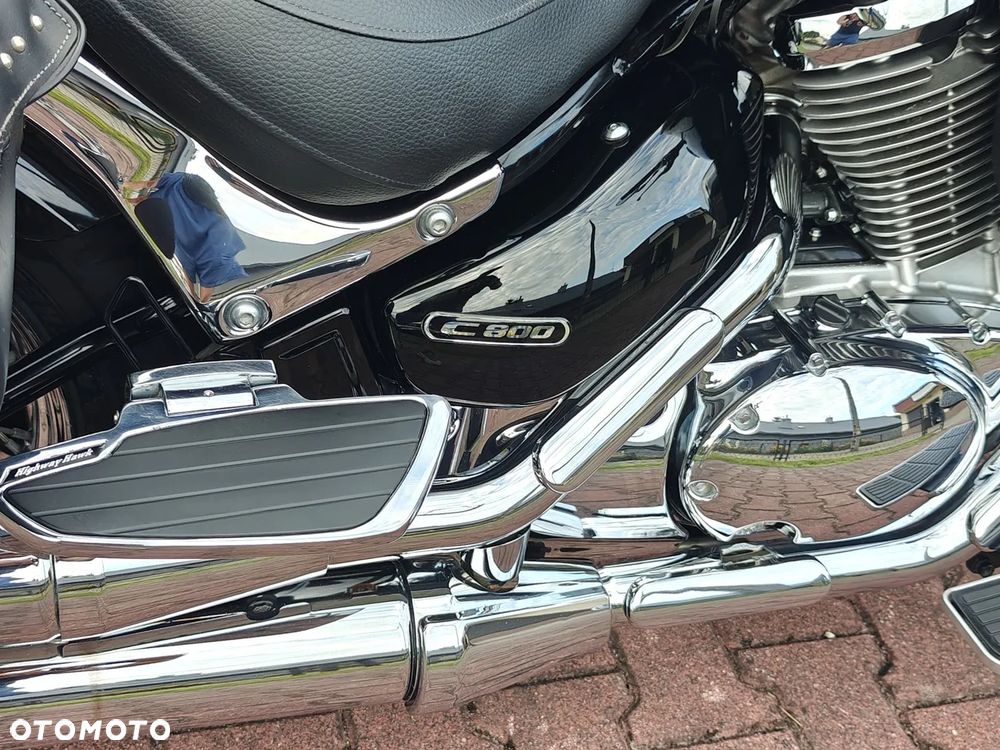 Suzuki Intruder - 15