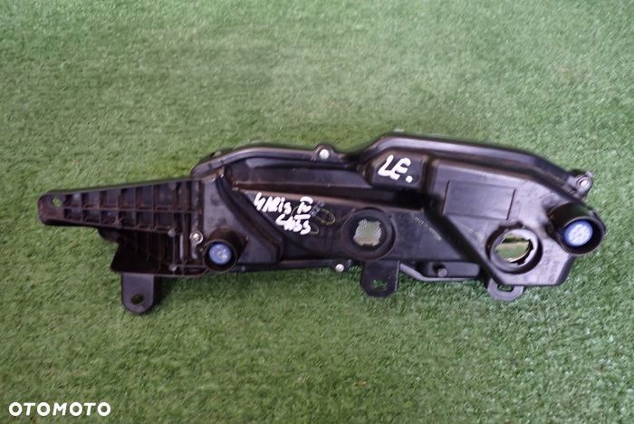 TOYOTA YARIS IV CROSS 20- halogen lewy - 4