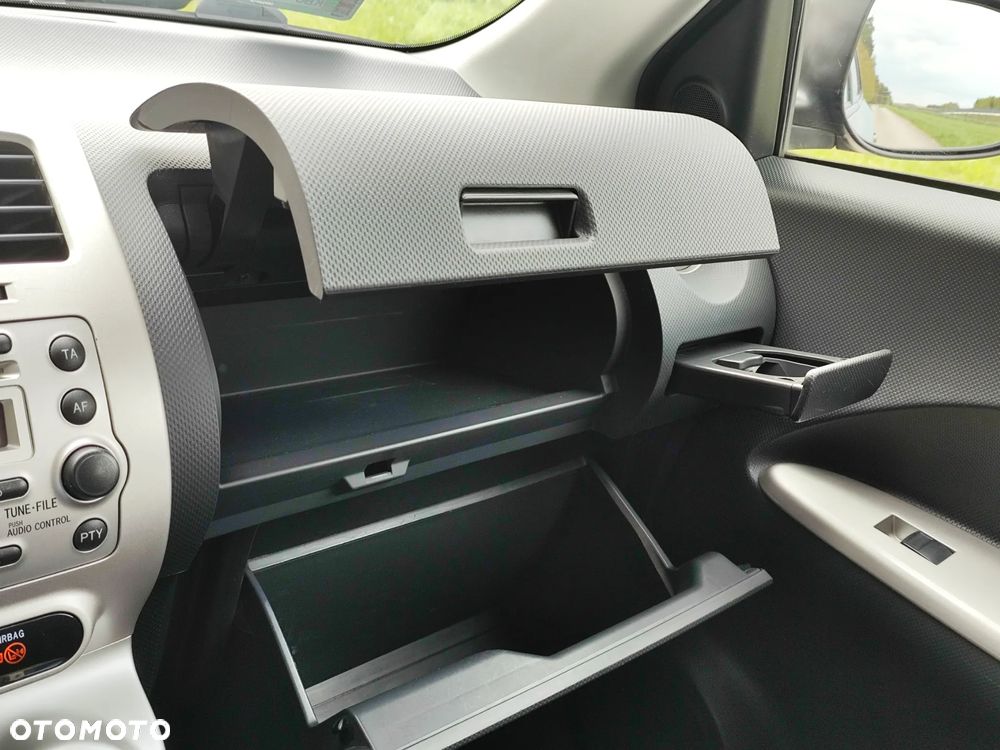 Toyota Urban Cruiser 1.33 Sol - 12