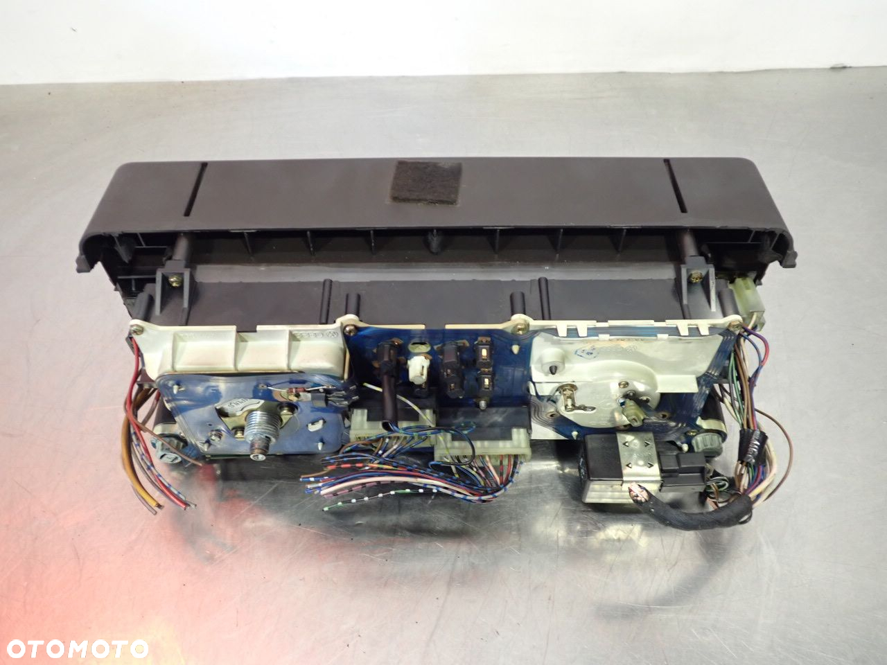 LICZNIK AUDI 80 B2 81117331   81117332 - 7