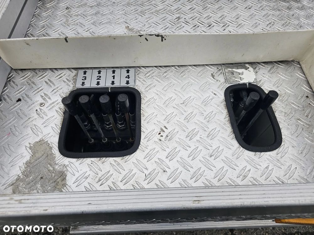 Nissan CABSTAR-MULTITEL NT400 - 10