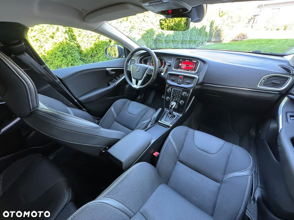 Volvo V40 - 24