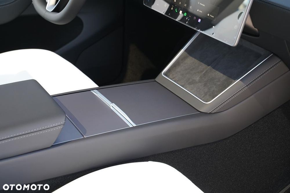 Tesla Y 83.1kWh Long Range RWD - 17