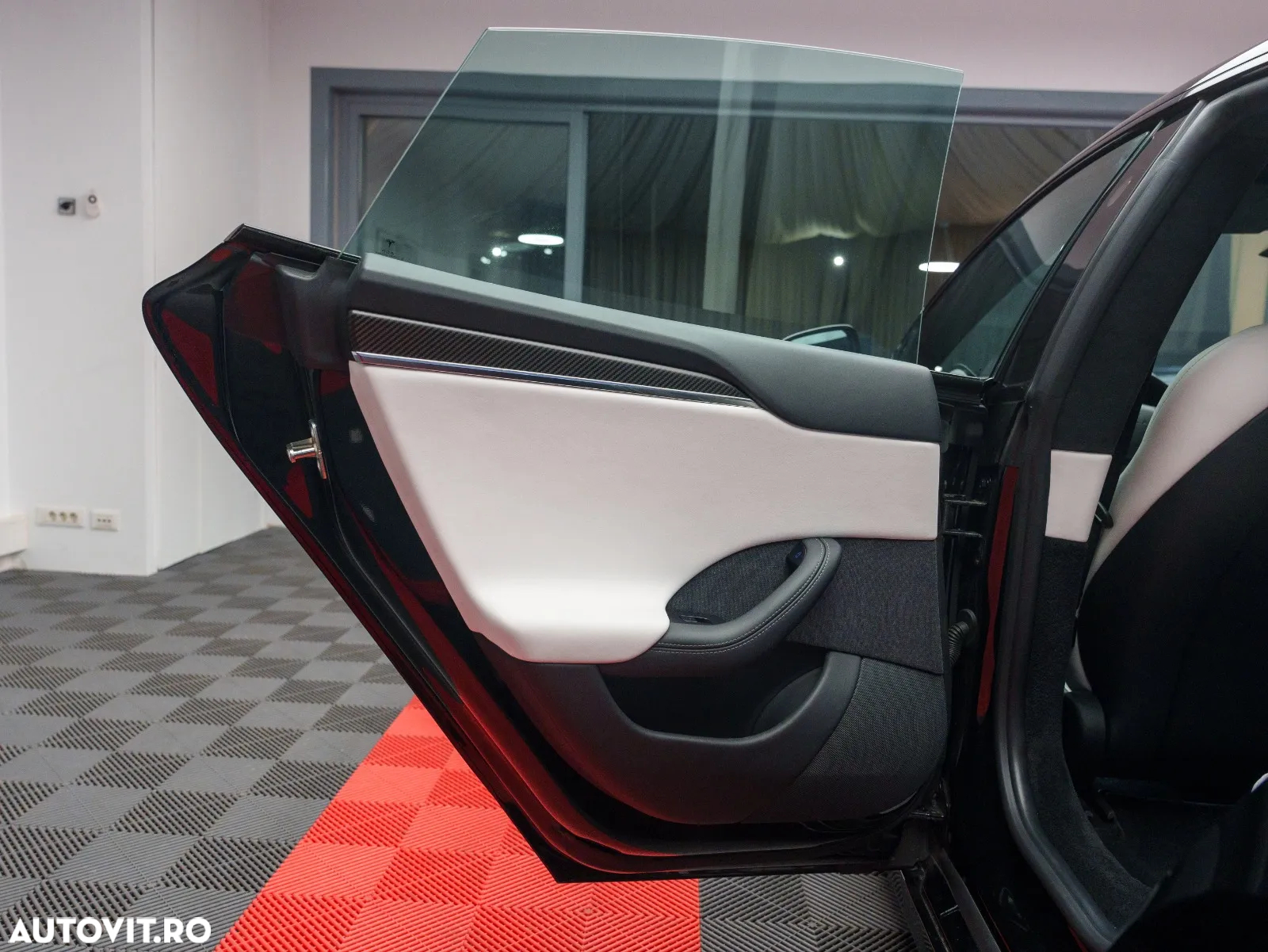 Tesla Model S Plaid - 5