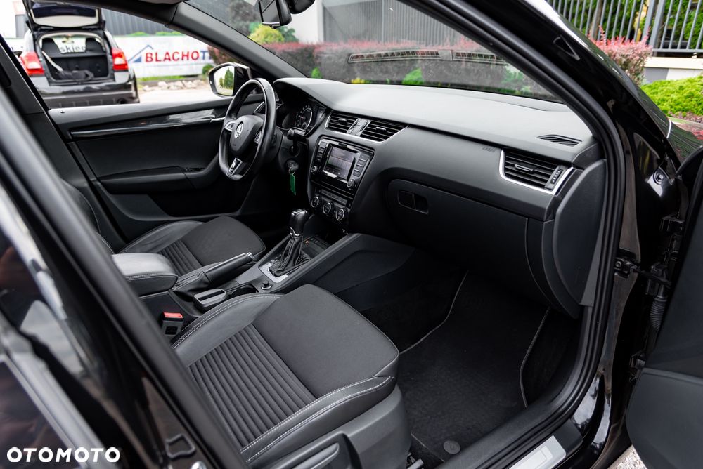 Skoda Octavia 2.0 TDI DSG RS - 24