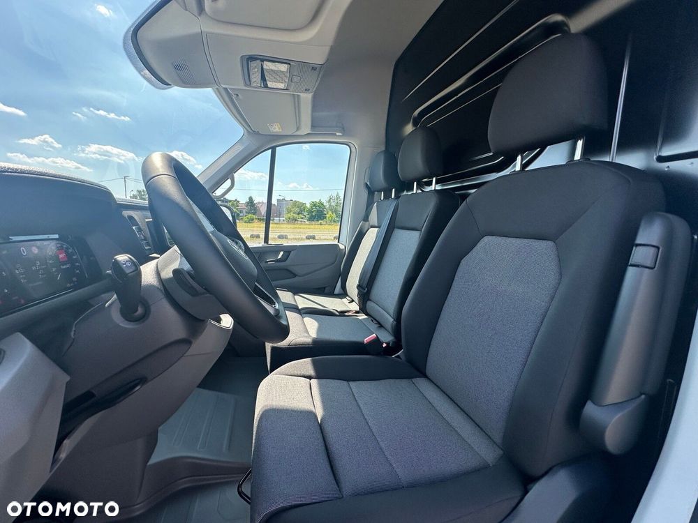 Volkswagen Crafter 35 2.0 TDI L4H3 4490 177KM AUTOMAT - 11