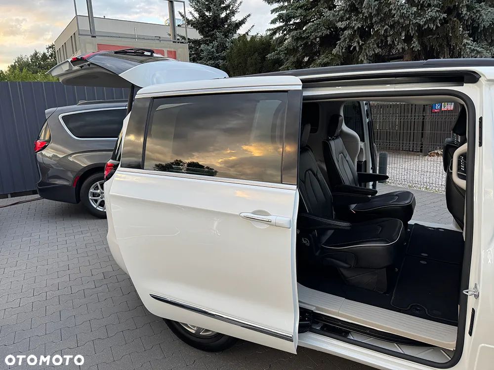 Chrysler Pacifica - 19