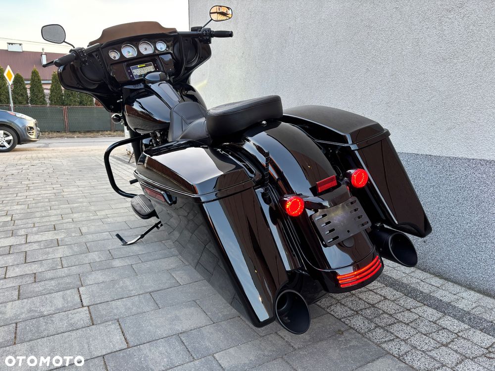 Harley-Davidson Touring Street Glide - 11