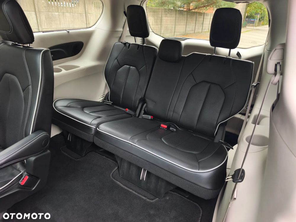 Chrysler Pacifica - 21