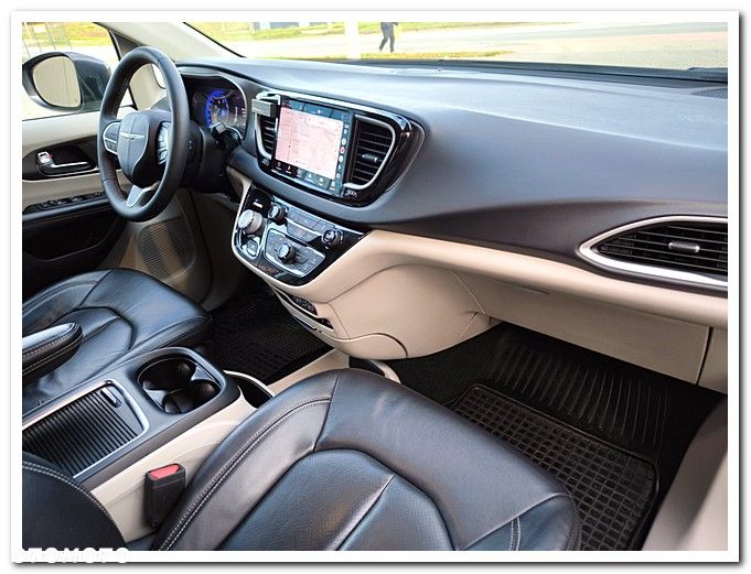 Chrysler Pacifica - 23