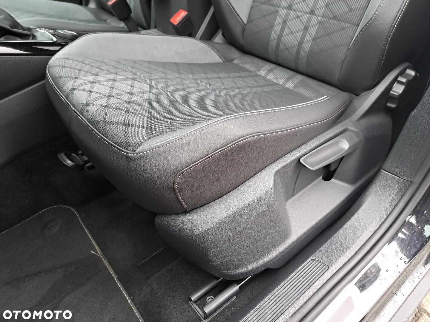 Volkswagen T-Roc - 18