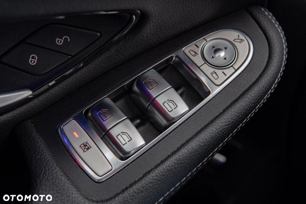 Mercedes-Benz GLC 300 4Matic 9G-TRONIC AMG Line - 41