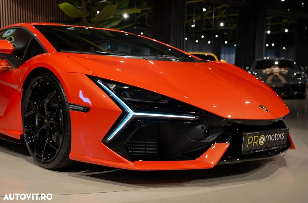 Lamborghini Revuelto - 12