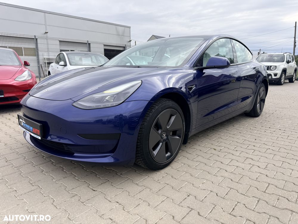 Tesla Model 3 - 1