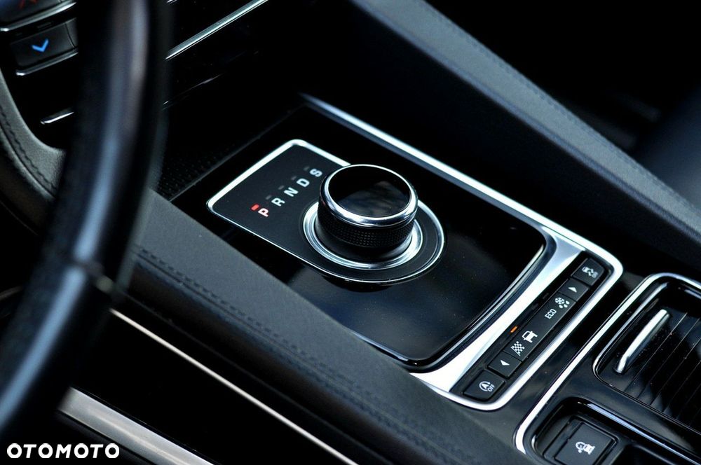 Jaguar F-Pace 20d Portfolio - 14