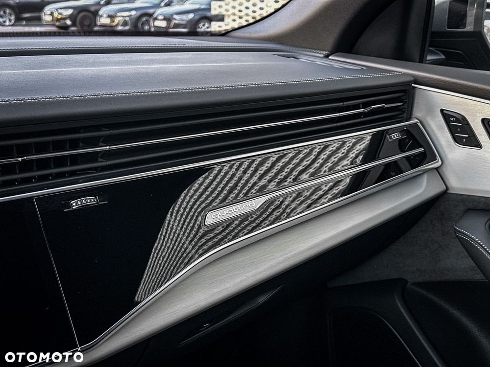 Audi Q8 - 35