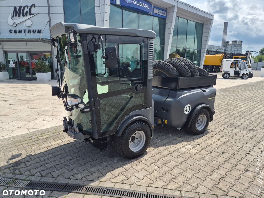 Kaercher MC 130 Adv. / KOMUNALNA MASZYNA DROGOWA / NOŚNIK OSPRZĘTU W KLASIE 3500KG / WYWROTKA / 2 KOMPLETYM KÓŁ / 4X4 / DIESEL KUBOTA 4 CYLINDRY / MOŻLIWY TRANSPORT - 11