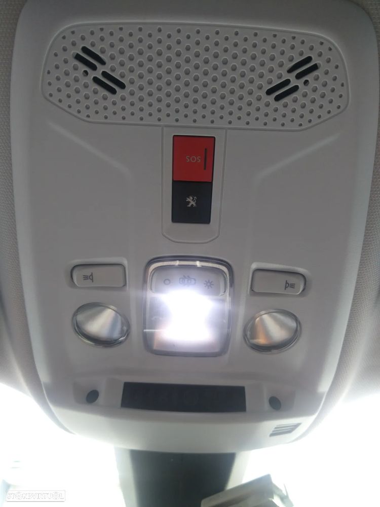 Peugeot e-2008 50 kWh Allure Pack - 27