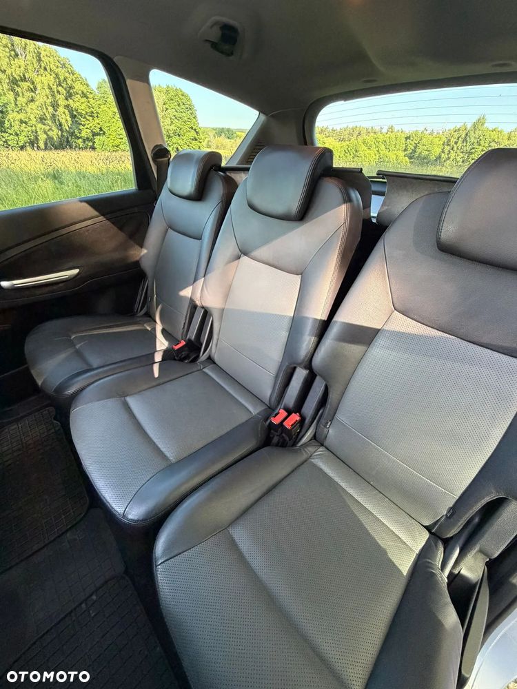 Ford S-Max - 16