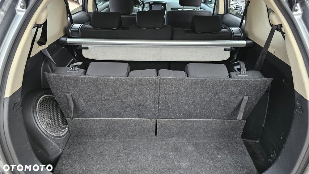 Mitsubishi Outlander 2.2 DID Intense + - 17