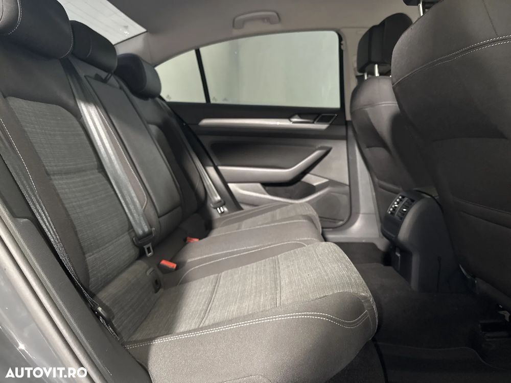 Volkswagen Passat - 13