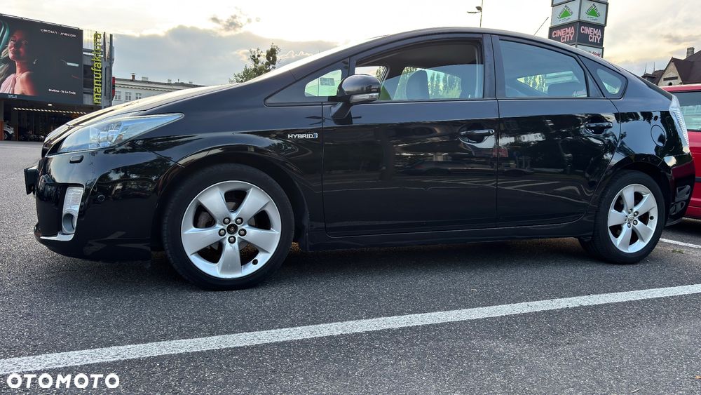 Toyota Prius 1.8 HSD Premium - 9