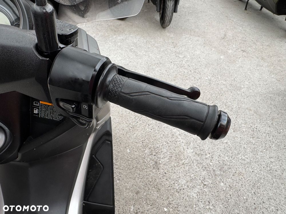 Yamaha NMAX - 9