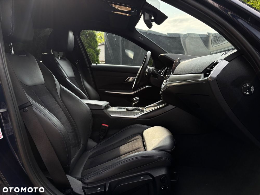 BMW Seria 3 320d xDrive Edition M Sport Shadow - 31