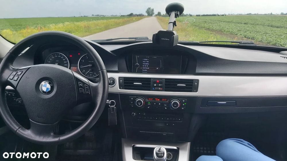 BMW Seria 3 320i Touring - 8