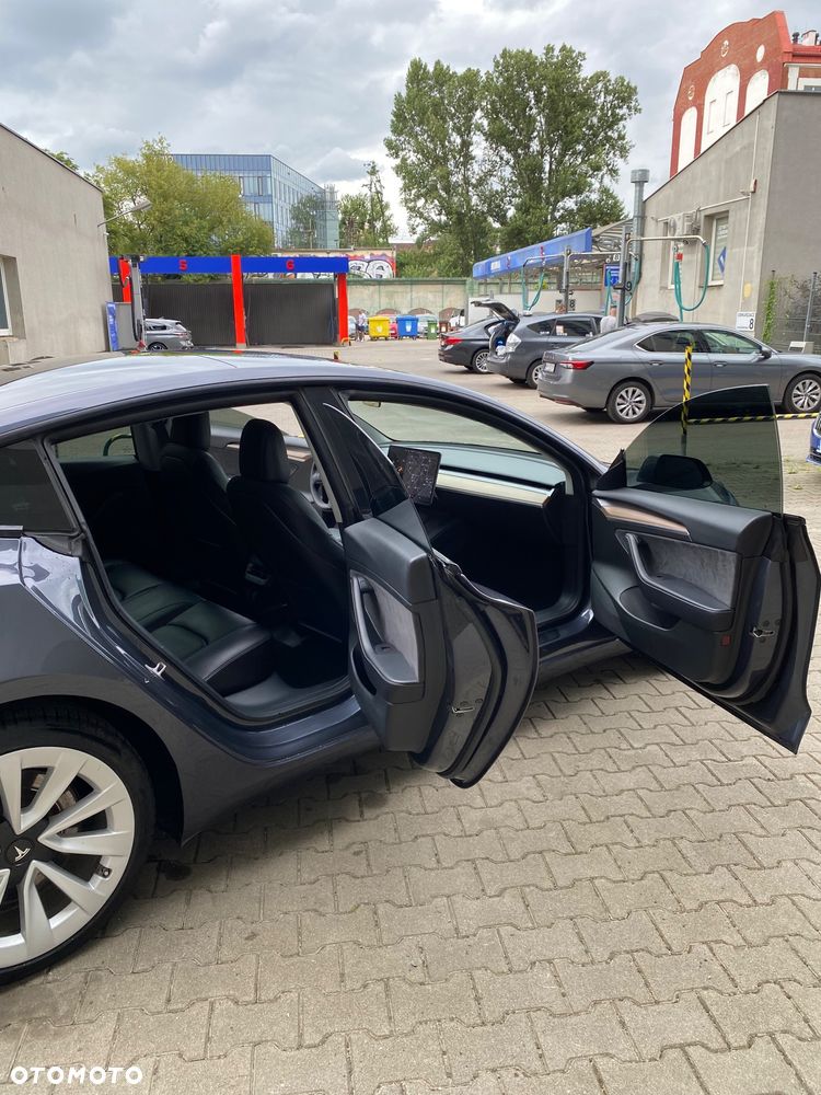 Tesla Model 3 - 21