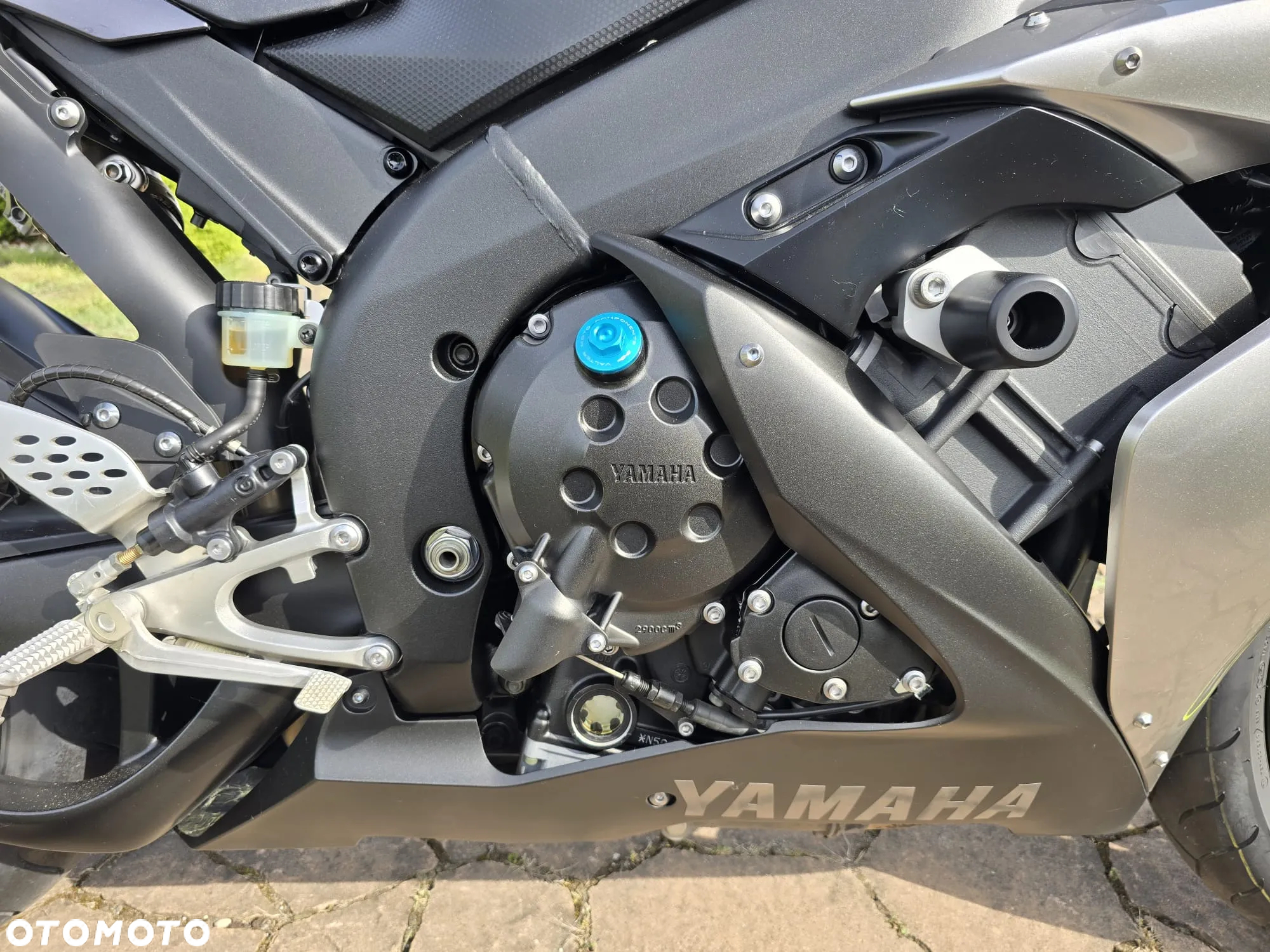 Yamaha R1 - 10