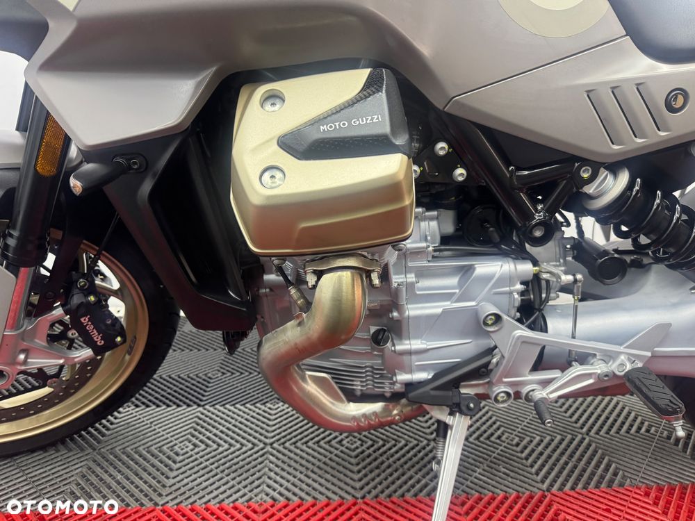 Moto Guzzi V100 Mandello - 13