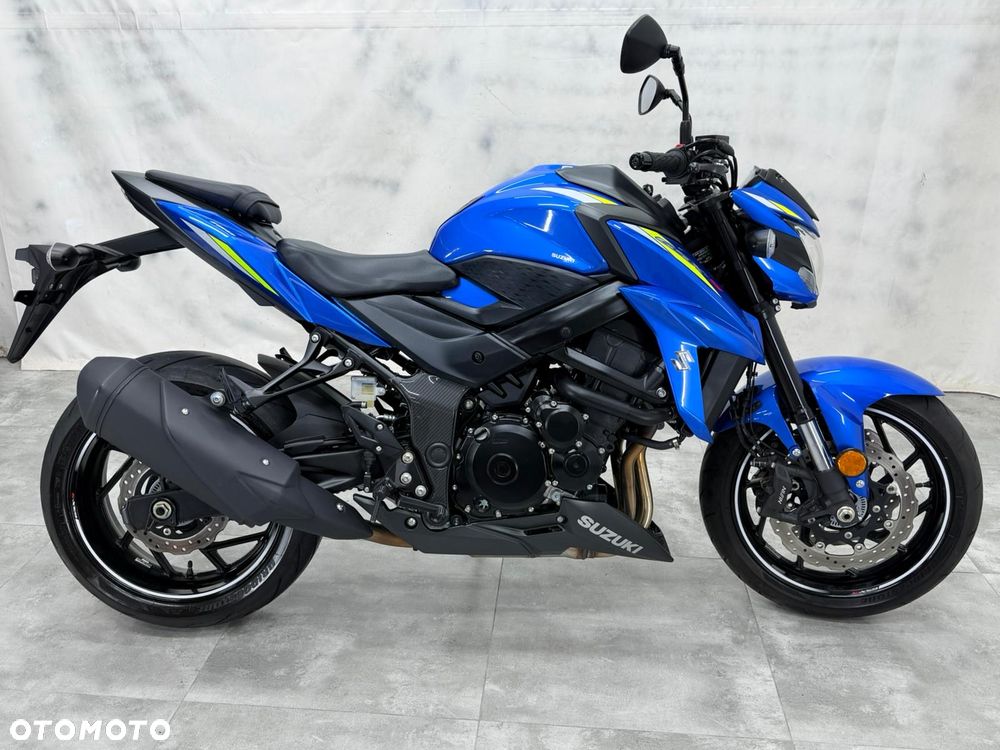 Suzuki GSX - 3