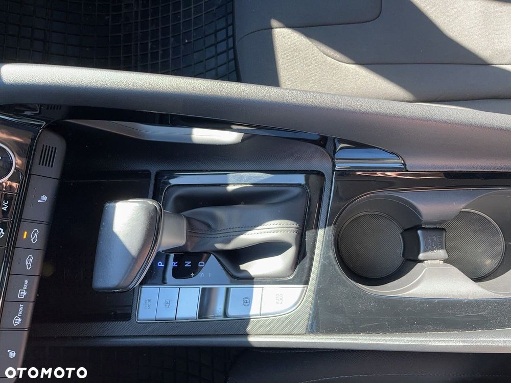 Hyundai Elantra 1.6 Smart CVT - 27