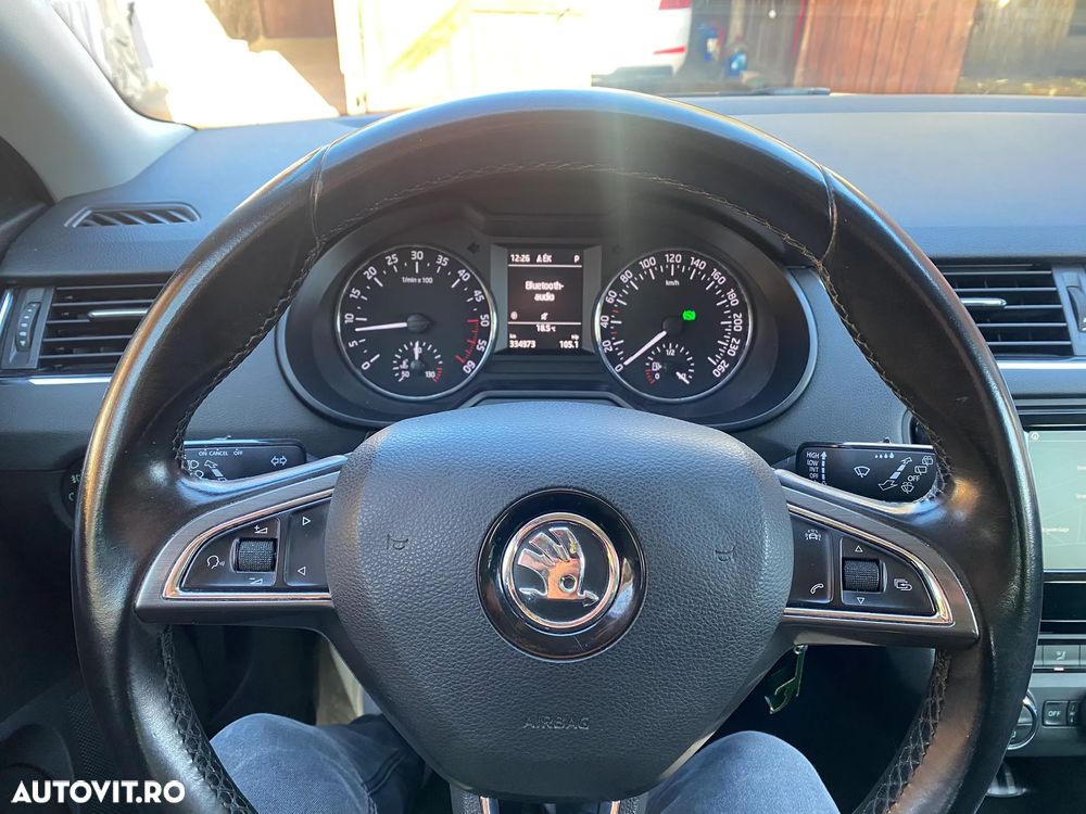 Skoda Octavia 2.0 TDI AMBITION DSG - 8