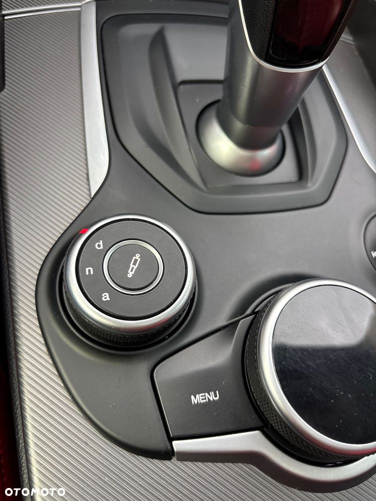 Alfa Romeo Giulia 2.0 Turbo 16V AT8 Veloce Ti - 19