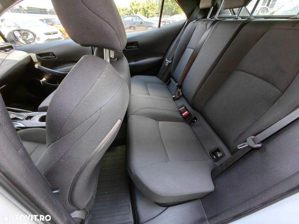 Toyota Corolla 1.8 HSD Business - 19