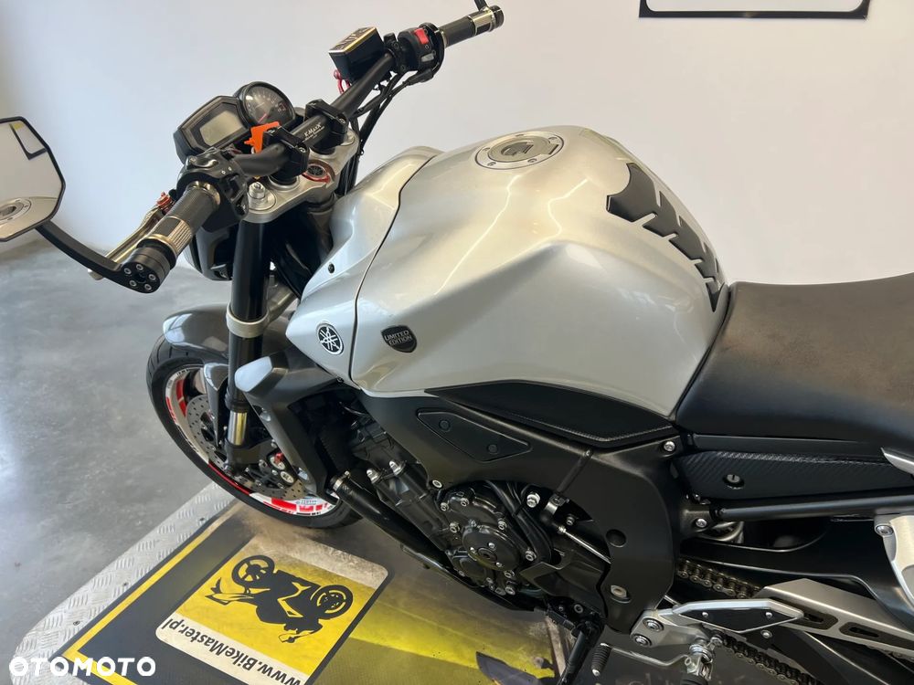 Yamaha FZ - 12