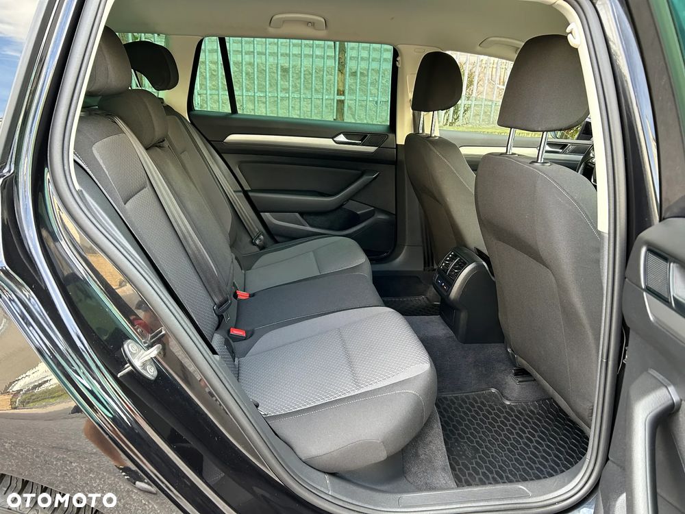 Volkswagen Passat - 10