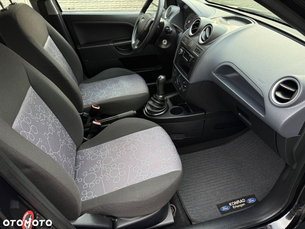 Ford Fiesta 1.3 Trend - 29