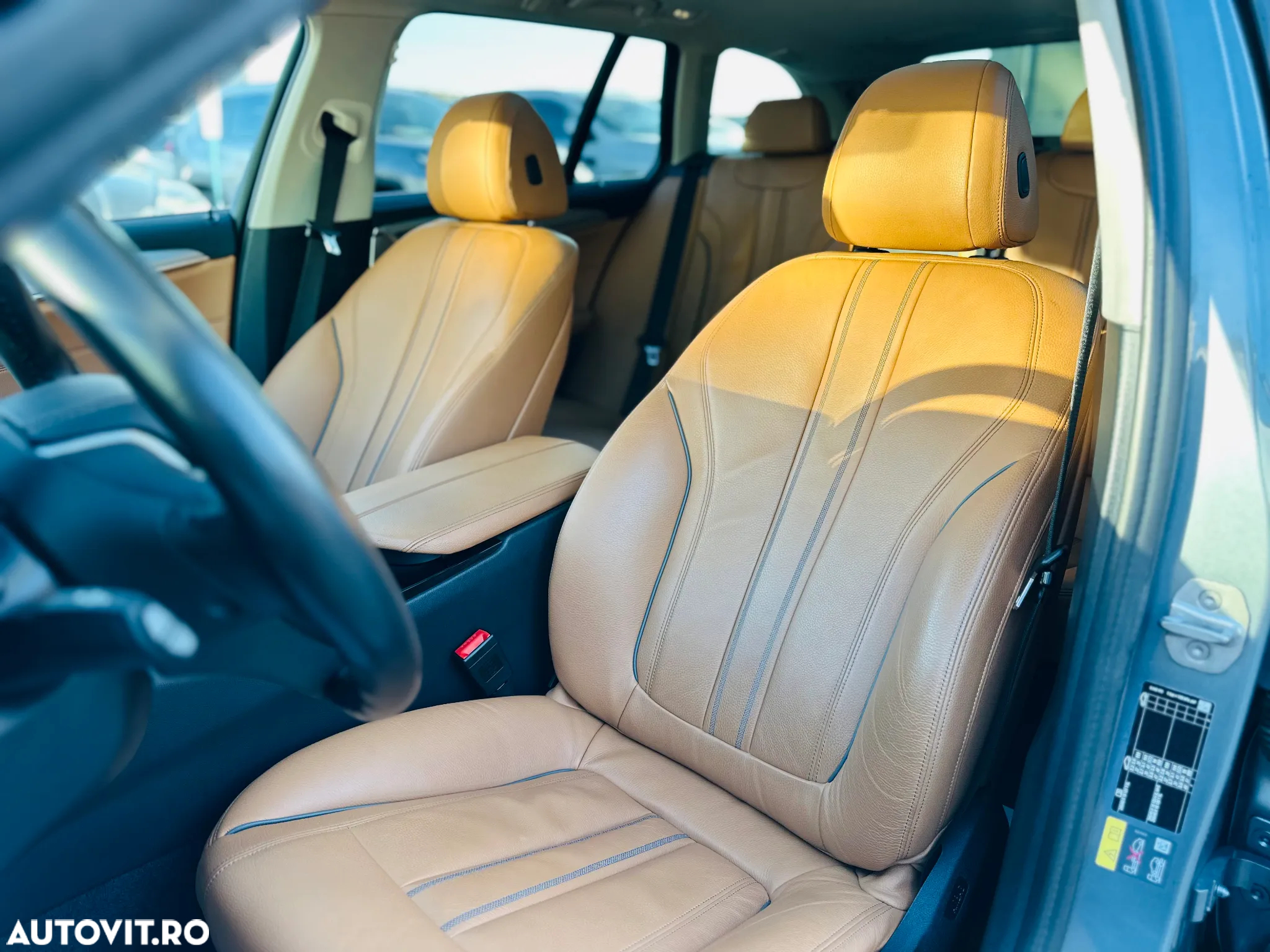 BMW Seria 5 530e xDrive Touring Aut. - 31