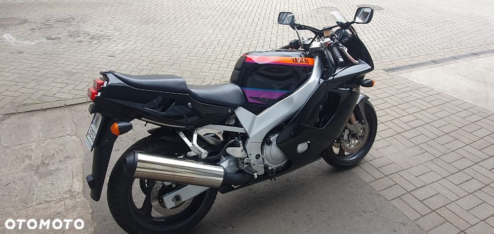 Yamaha FZR - 4
