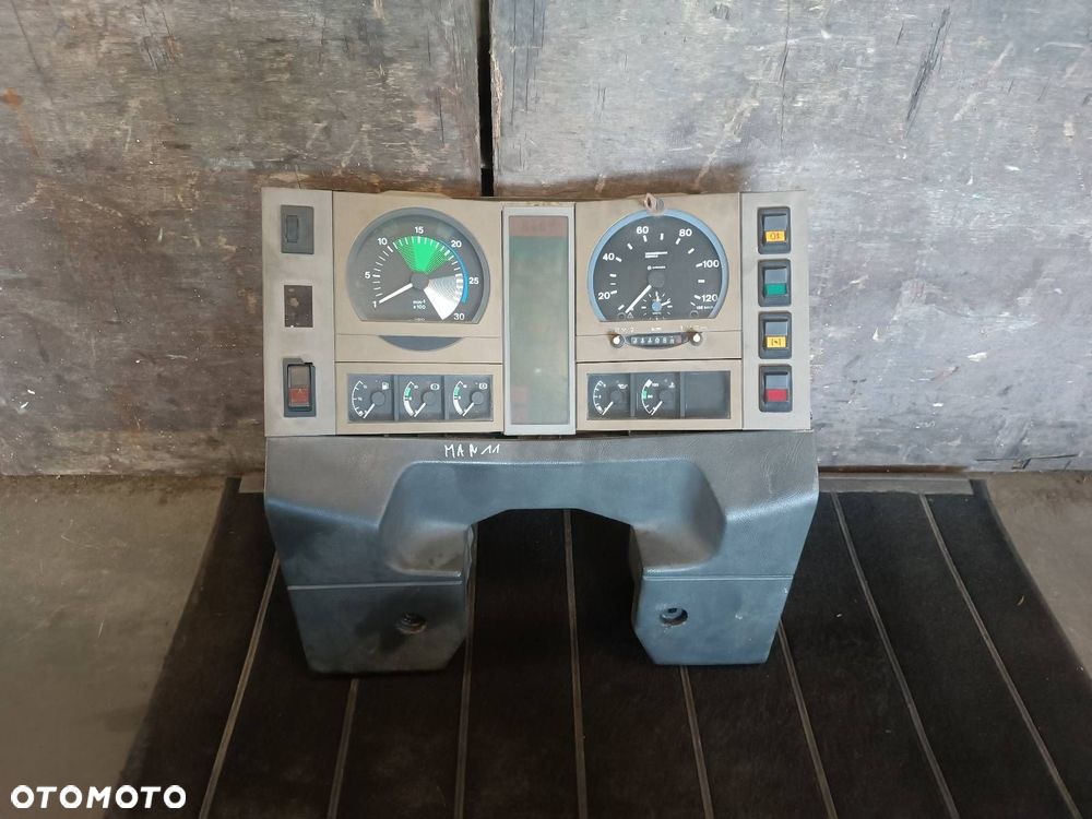 LICZNIK ZEGARY TACHOGRAF F2000 1318.27 JAHR M94 - 1