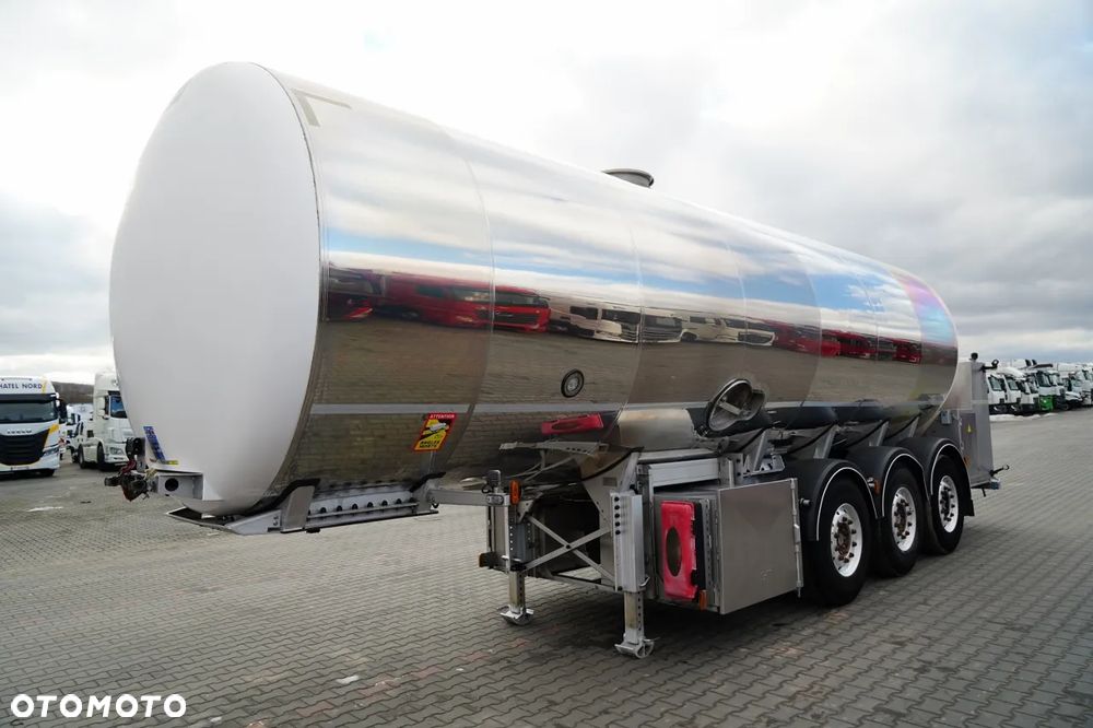 Magyar CYSTERNA SPOŻYWCZA / 30 000 L / OŚ PODNOSZONA / OŚ SKRĘTNA / - 1