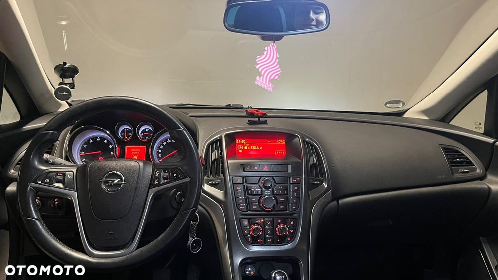 Opel Astra 1.4 T Executive - 11