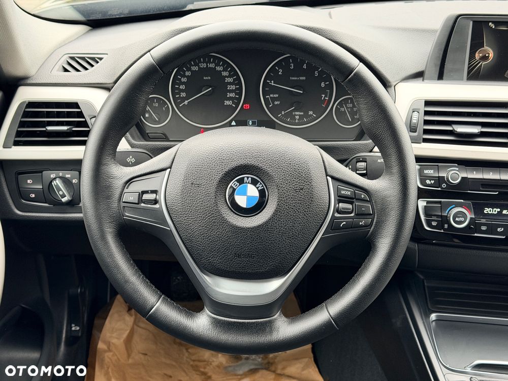 BMW Seria 3 318i - 18