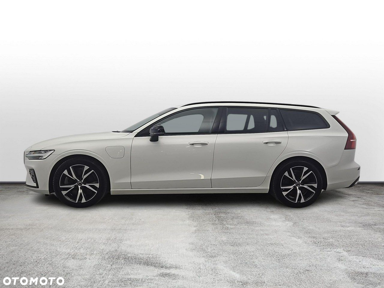 Volvo V60 T8 AWD Plug-In Hybrid R-Design - 2
