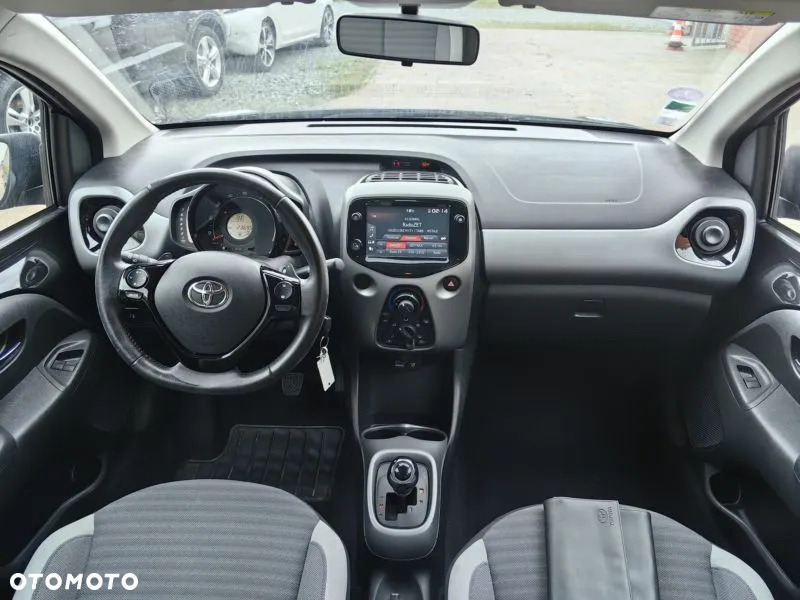 Toyota Aygo x.shift x-play connect - 17