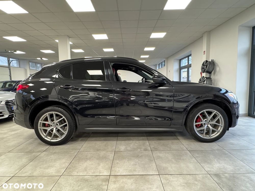 Alfa Romeo Stelvio 2.0 Turbo 16V AT8-Q4 Executive - 4